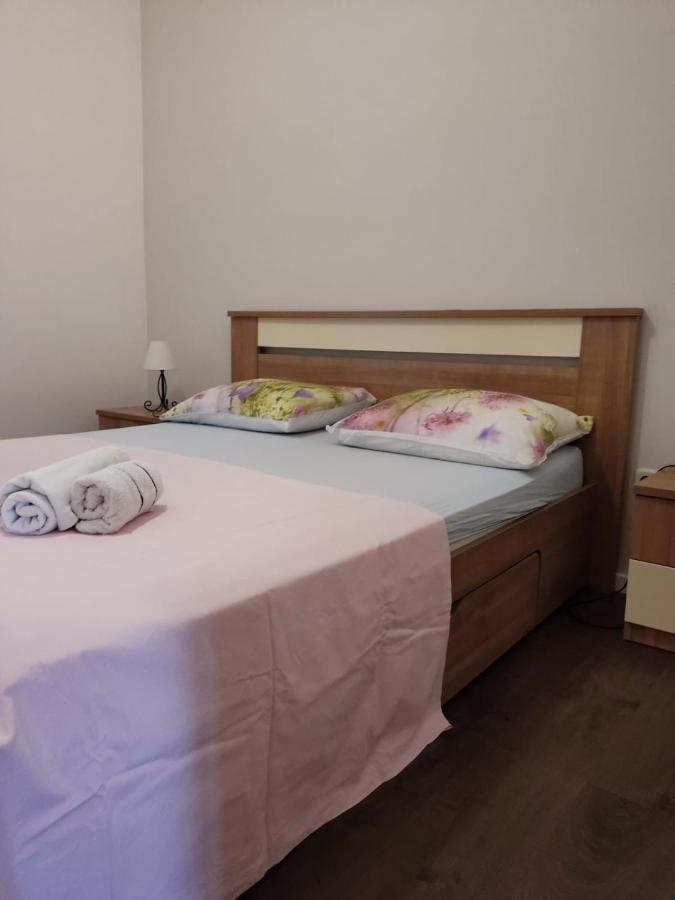 Holiday Home With Free Parking By The Beach Brela Exteriér fotografie