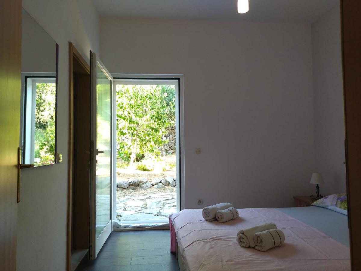 Holiday Home With Free Parking By The Beach Brela Exteriér fotografie