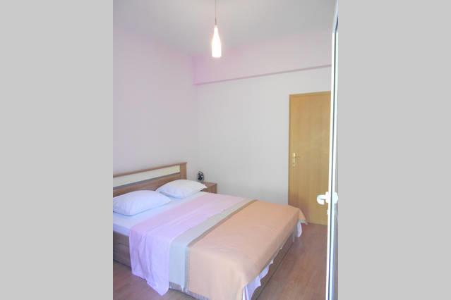 Holiday Home With Free Parking By The Beach Brela Pokoj fotografie
